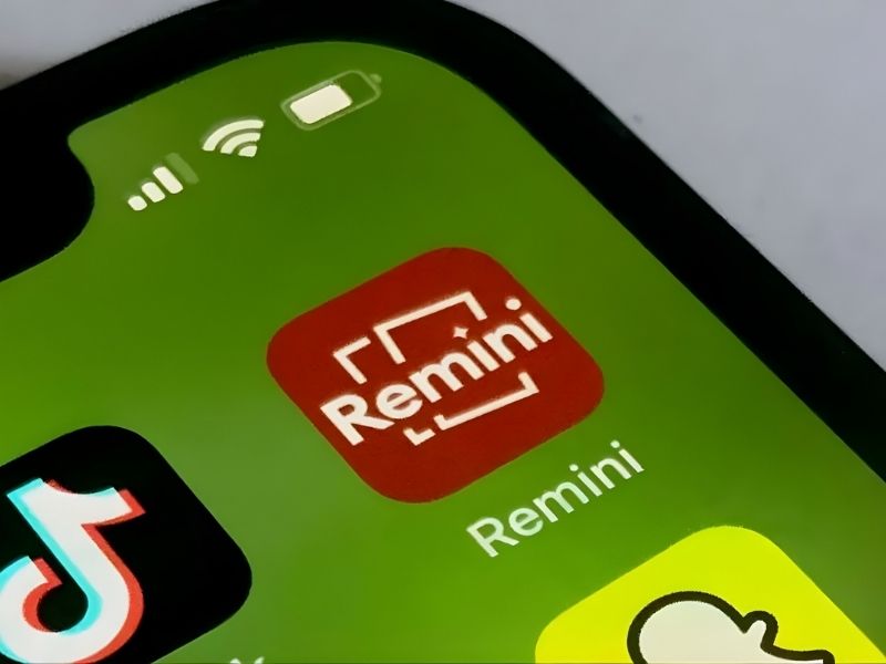 Foto aplicativo Remini em celular