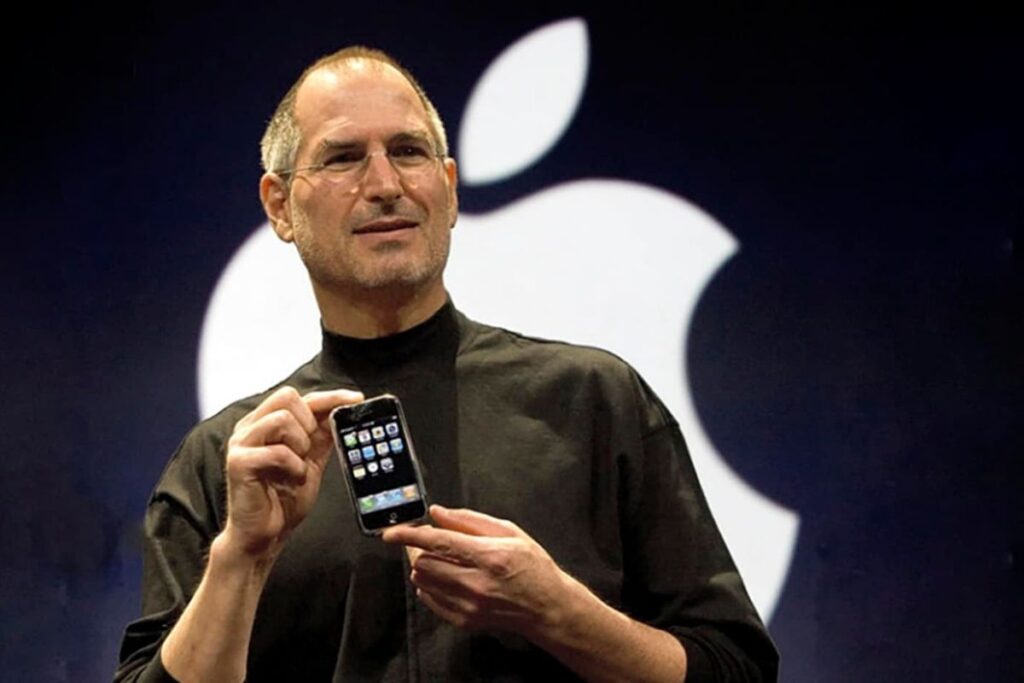 Steve Jobs apresentando o Iphone