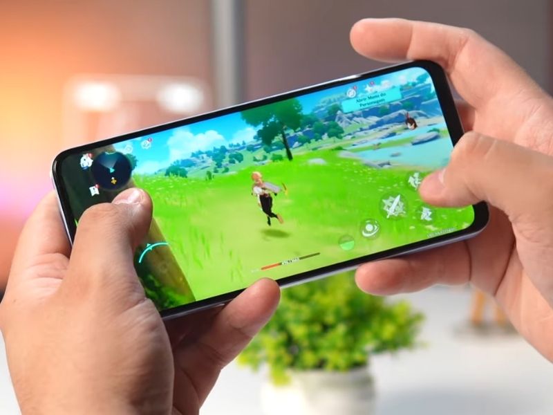 pessoa jogando no realme note 50