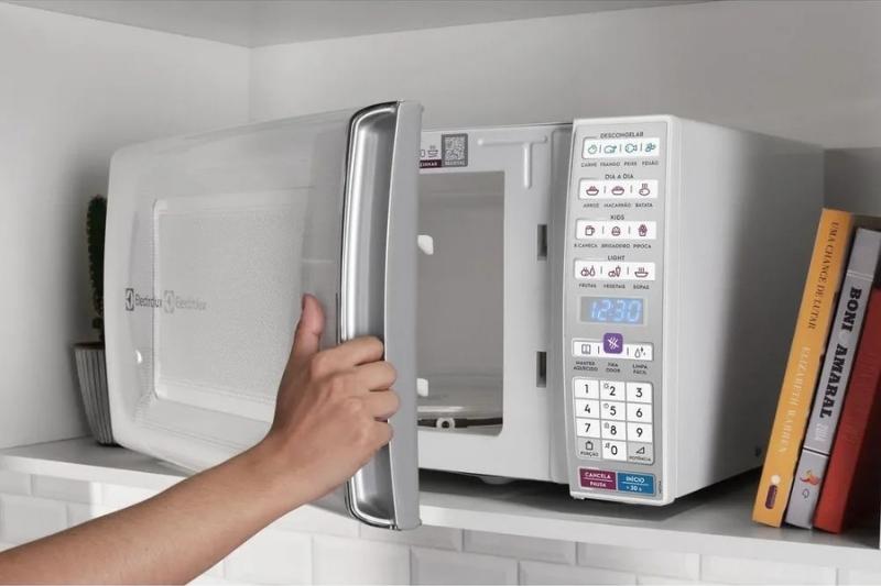 Micro-ondas Electrolux MEO44